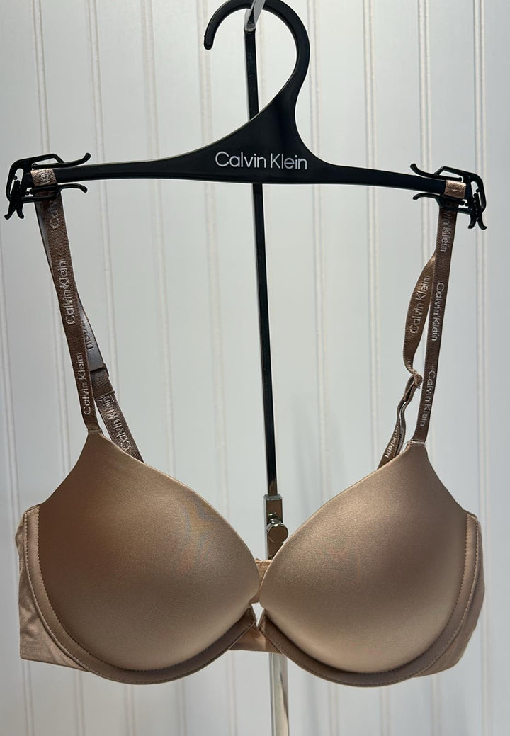 Ropa interior / Brasier mujer / CK / TJ101225-3860