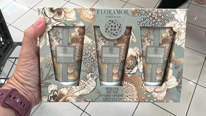 Cuidado de la piel / Regalitos / Navidad / Crema de manos de lujo / Trío / FLORAMOR / B112725-67817