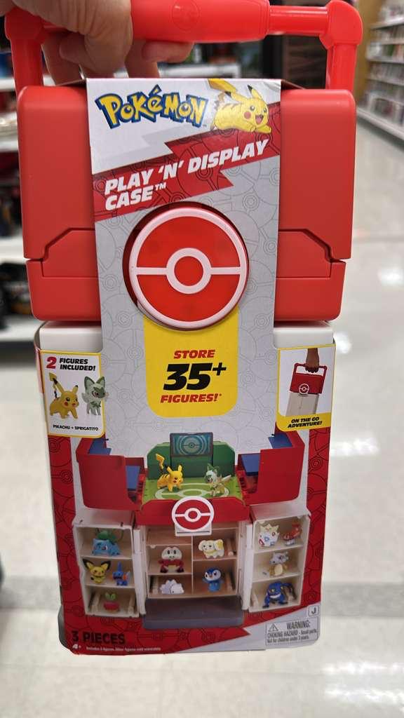 Juguetes / Regalitos / Navidad / Estuche de juego y exhibición Pokémon / 3 piezas / T112425-3801-4