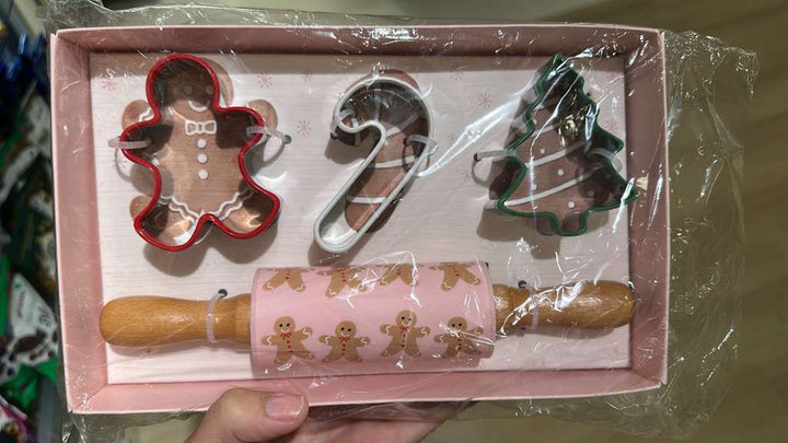 Hogar / Juego de cortadores de galletas y un rodillo navideño / 4 piezas / MRS120625-5466