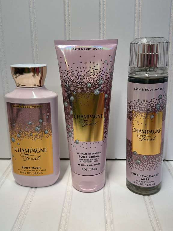 Cuidado personal / Regalitos / Navidad / Champagne Toast / Fine Fragrance Mist / Body Cream / Body Wash / Trío / BBW / BBW121525-000-VG
