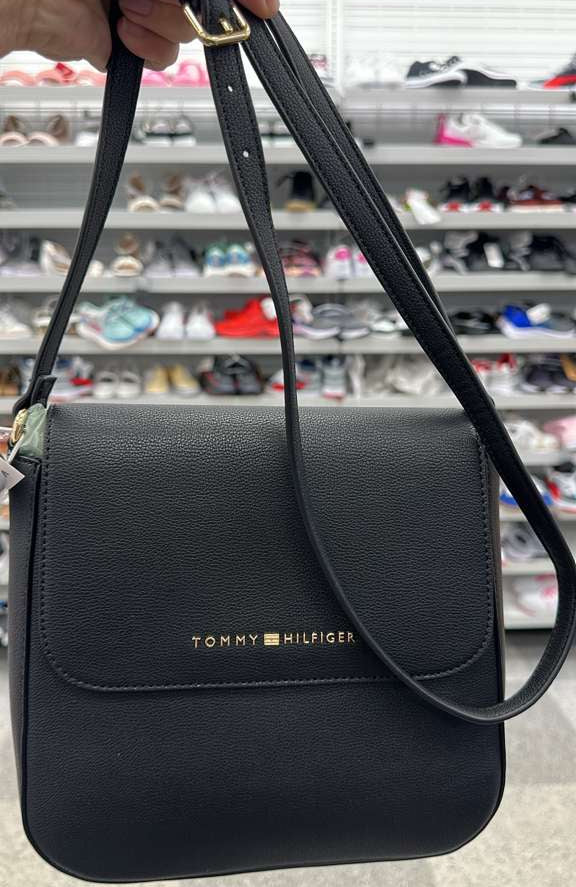 Bolso cruzado / TH / Negro / R032726-6058-3