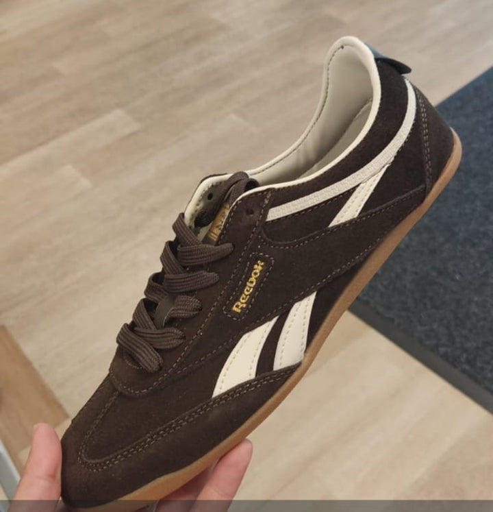 Zapato / Tenis Mujer / color café con franjas blancas / Reebok / MRS080326-8434