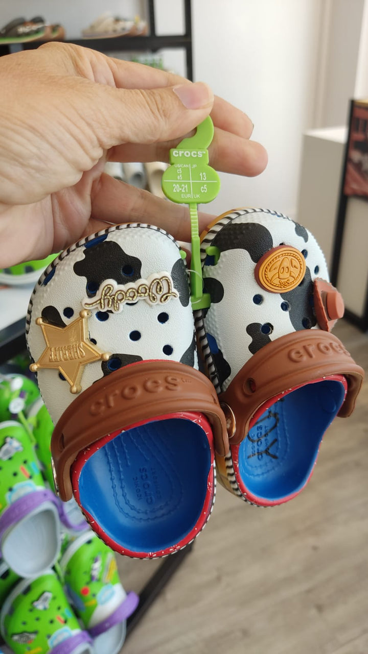 Sandalias Infantil / Crocs Classic Toy Story Woody- Talla 5C