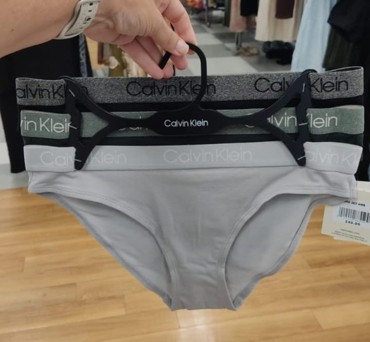 Ropa interior / Calzones Mujer / 3 piezas / CK / TJ082626-8126