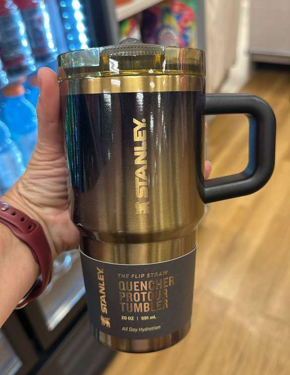 Hogar / Stanley The Quencher ProTour Flip Straw Tumbler / 20 Oz / TJ092826-3890
