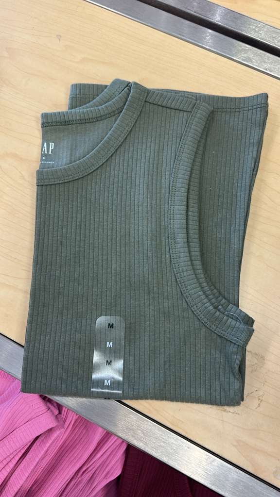 Blusa sin Mangas Verde Olivo Gap- Talla M