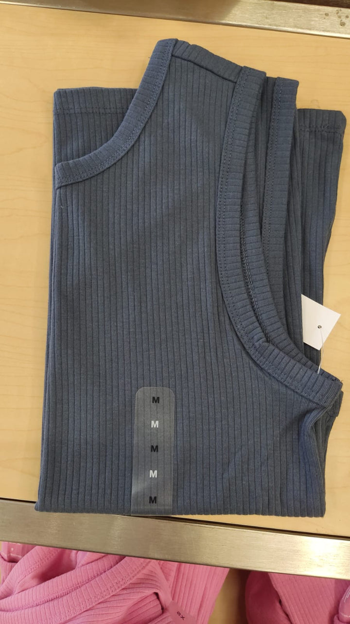 Blusa sin Mangas Celeste Gap- Talla M