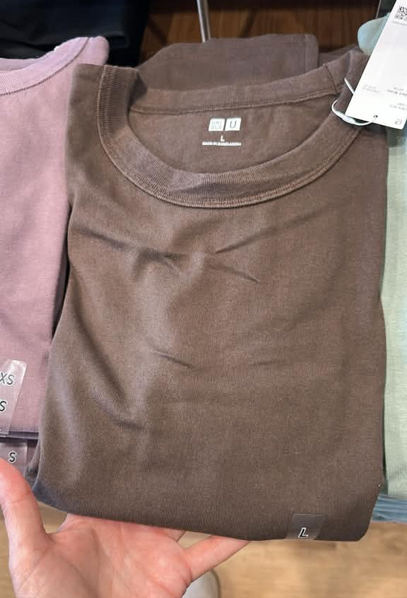 Camiseta (café) hombre / UNIQLO / Talla L / UNI112326-000-VG