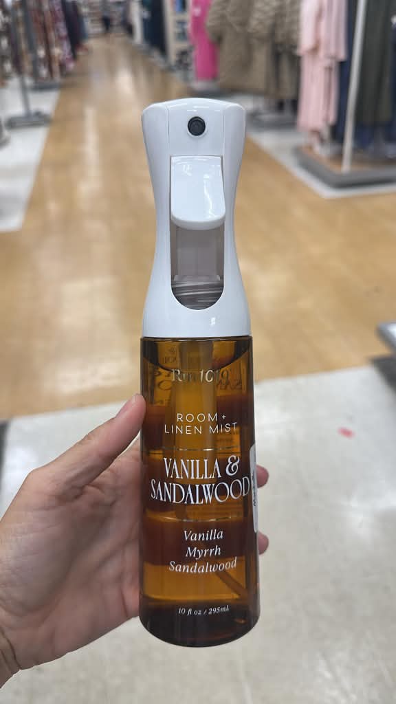 Hogar /  Room + Linen Mist / Room 1019™ / Vanilla & Sandalwood /MRS110526-8966